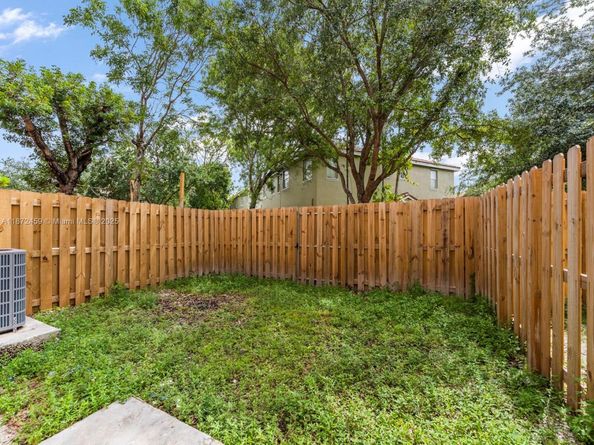 1366 SE 26th Ave, Homestead FL 33035