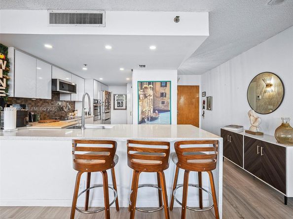 7601 E Treasure Dr 711, North Bay Village FL 33141