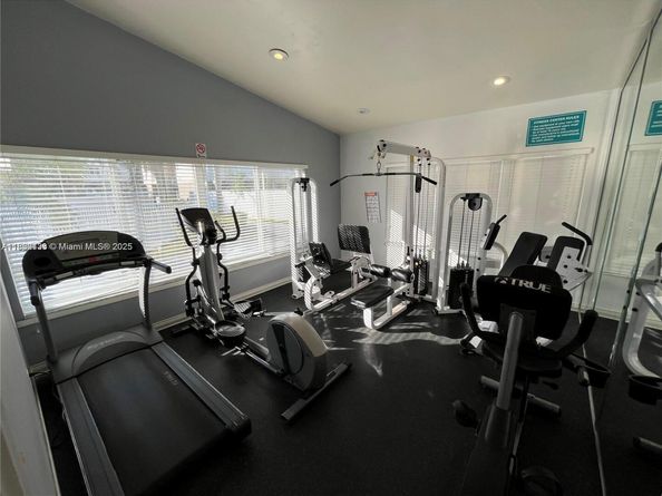 17500 NW 67th Pl M4, Hialeah FL 33015