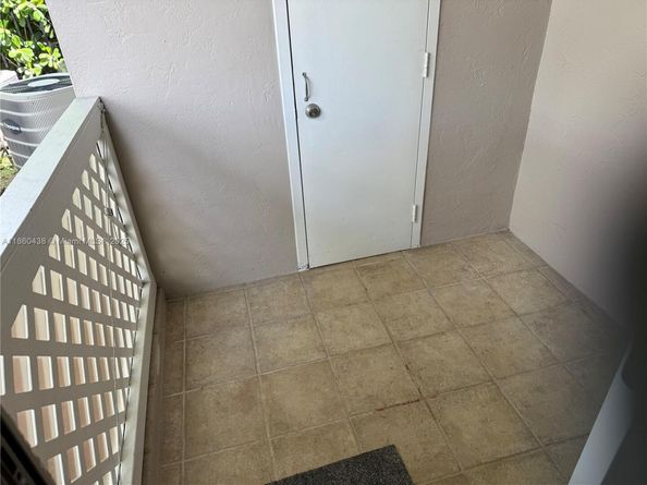 17500 NW 67th Pl M4, Hialeah FL 33015