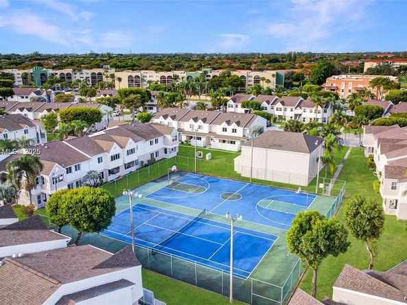 17500 NW 67th Pl M4, Hialeah FL 33015