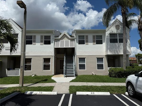 17500 NW 67th Pl M4, Hialeah FL 33015