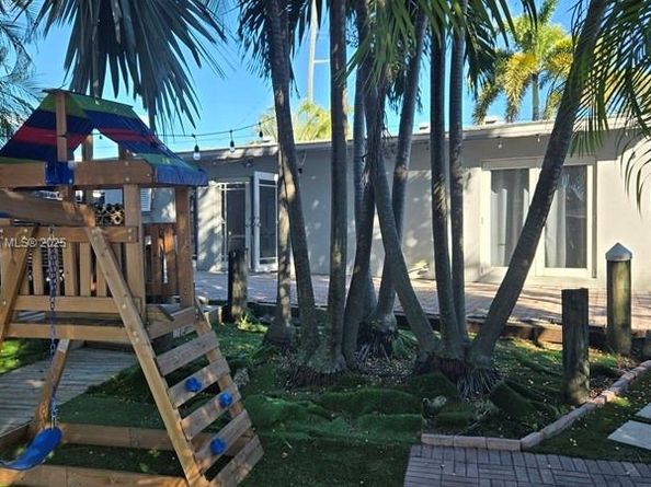 2622 Sheridan St, Hollywood FL 33020