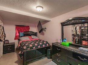 2279 NW 48th St, Miami FL 33142