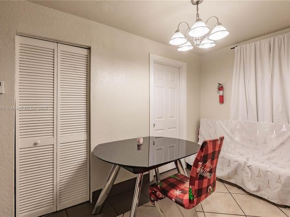 2279 NW 48th St, Miami FL 33142