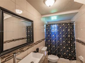 2279 NW 48th St, Miami FL 33142