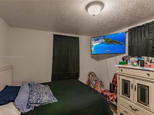 2279 NW 48th St, Miami FL 33142