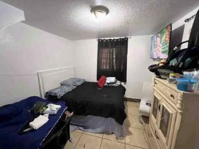 2279 NW 48th St, Miami FL 33142