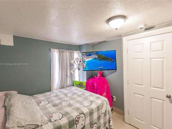 2279 NW 48th St, Miami FL 33142