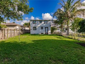 2279 NW 48th St, Miami FL 33142