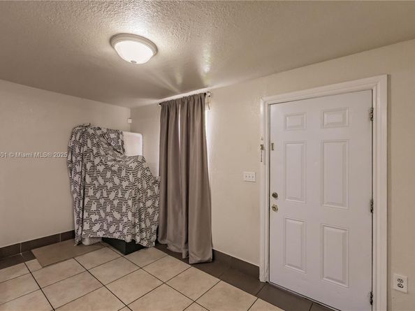 2279 NW 48th St, Miami FL 33142