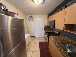 2279 NW 48th St, Miami FL 33142
