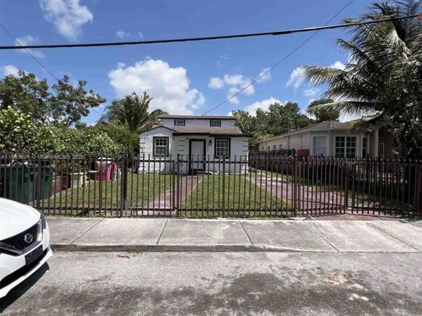 2279 NW 48th St, Miami FL 33142
