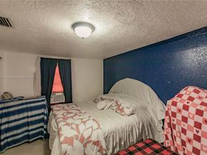 2279 NW 48th St, Miami FL 33142