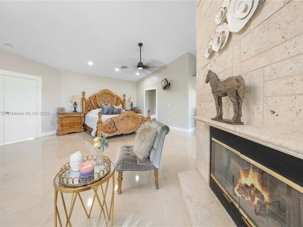 9621 W Calusa Club Dr, Miami FL 33186