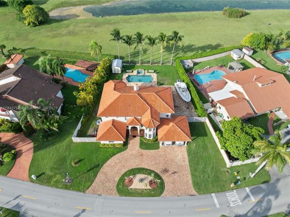 9621 W Calusa Club Dr, Miami FL 33186