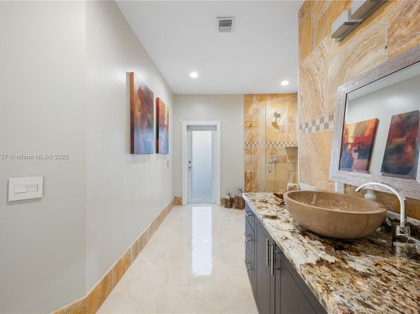 9621 W Calusa Club Dr, Miami FL 33186
