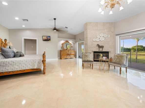9621 W Calusa Club Dr, Miami FL 33186