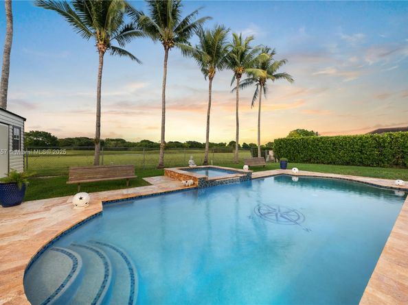 9621 W Calusa Club Dr, Miami FL 33186