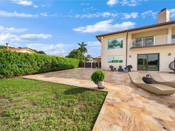 9621 W Calusa Club Dr, Miami FL 33186