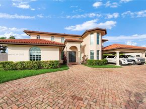 9621 W Calusa Club Dr, Miami FL 33186