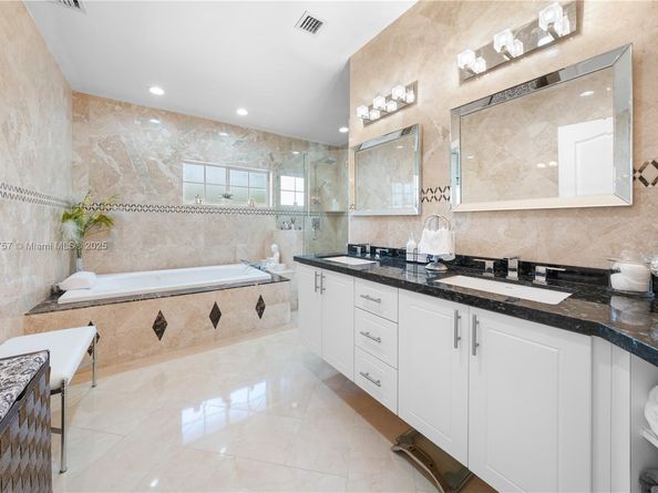 9621 W Calusa Club Dr, Miami FL 33186