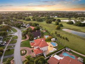 9621 W Calusa Club Dr, Miami FL 33186