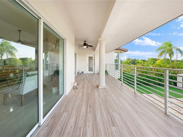9621 W Calusa Club Dr, Miami FL 33186