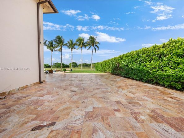 9621 W Calusa Club Dr, Miami FL 33186
