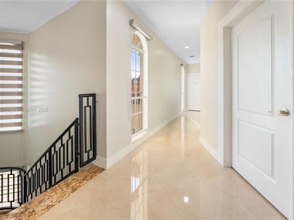 9621 W Calusa Club Dr, Miami FL 33186