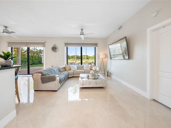 9621 W Calusa Club Dr, Miami FL 33186