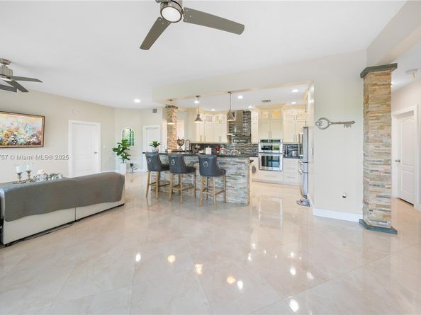 9621 W Calusa Club Dr, Miami FL 33186