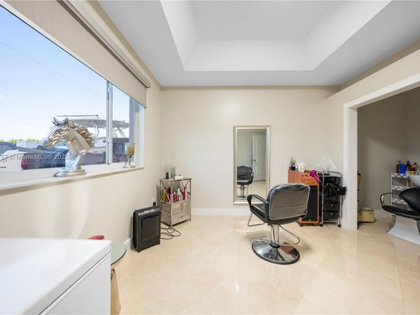 9621 W Calusa Club Dr, Miami FL 33186