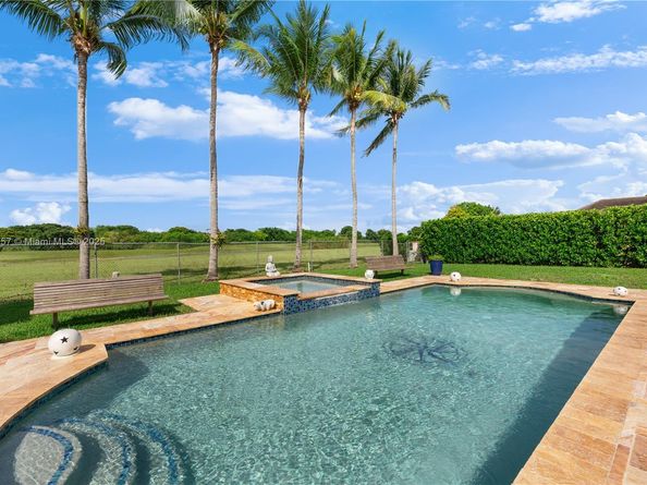 9621 W Calusa Club Dr, Miami FL 33186