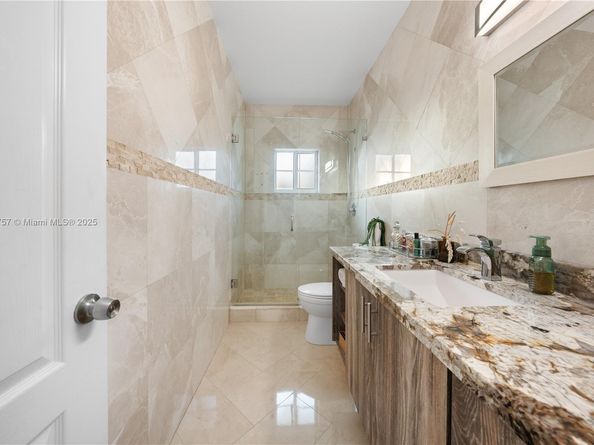 9621 W Calusa Club Dr, Miami FL 33186