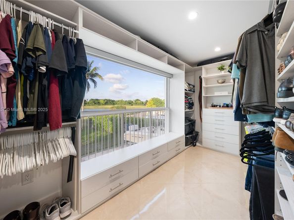 9621 W Calusa Club Dr, Miami FL 33186