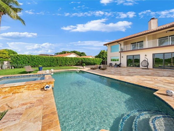 9621 W Calusa Club Dr, Miami FL 33186