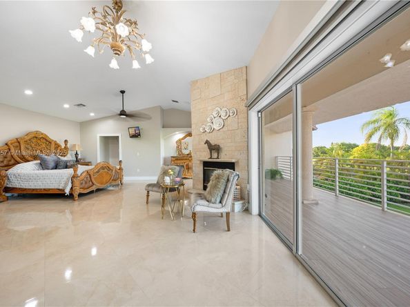 9621 W Calusa Club Dr, Miami FL 33186