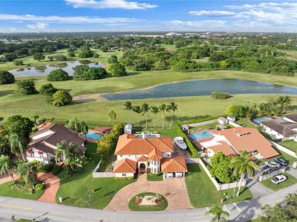 9621 W Calusa Club Dr, Miami FL 33186