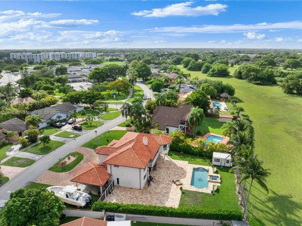 9621 W Calusa Club Dr, Miami FL 33186
