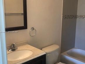 945 NE 33rd Ter 203, Homestead FL 33033