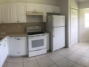 945 NE 33rd Ter 203, Homestead FL 33033