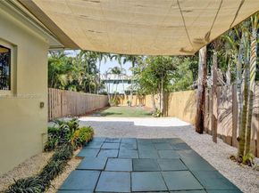 1427-1429 NE 17th Ct, Fort Lauderdale FL 33305