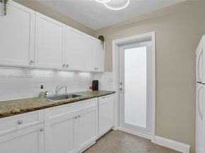 1427-1429 NE 17th Ct, Fort Lauderdale FL 33305