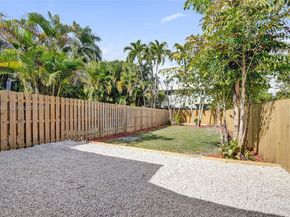 1427-1429 NE 17th Ct, Fort Lauderdale FL 33305