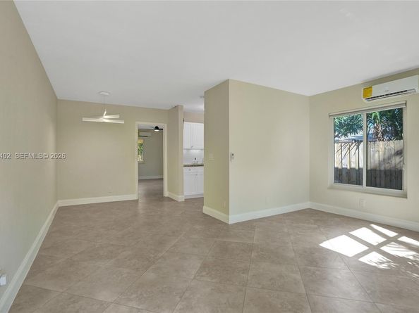 1427-1429 NE 17th Ct, Fort Lauderdale FL 33305