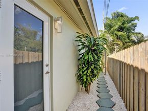 1427-1429 NE 17th Ct, Fort Lauderdale FL 33305