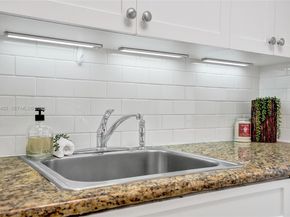 1427-1429 NE 17th Ct, Fort Lauderdale FL 33305