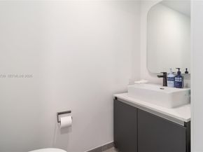 227 NE 2nd St 2506, Miami FL 33132