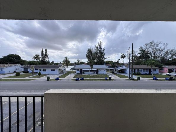 220 SW 9th Ave 209, Hallandale Beach FL 33009